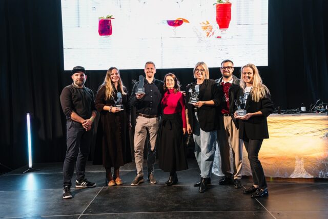 Vyhlašování @gourmetbrno a @gourmetjiznimorava je slavnostní večer plný dobrého jídla a pití. 🍷🍻 To nejdůležitější jsou ale lidé, kteří tvoří základ úspěchu a na nichž gastronomie stojí! 🙏🏻
Je úžasné vidět v jeden večer pohromadě tolik srdcařů, kteří se nadchli pro gastronomii a věnovali jí neskonale mnoho energie a úsilí. 🩵
Všem, kdo se stali součástí našeho průvodce (ať už letos nebo v minulosti), upřímně blahopřejeme. Bez nich by to nešlo. 🫶🏻
A gratulujeme vítězům letošního ročníku: 
🏅Nejlepší restaurace @vinoradosti (na vyhlašování bohužel nemohli být zástupci přítomni 🙏🏻)
🏅Nejlepší bistro @karmakavarna 
🏅Nejlepší pivnice a pivo @frankies.chmeloteka 
🏅Nejlepší kavárna @4816cafebar 
🏅Nejlepší vinařství či vinná galerie @mlynhrusky 
🏅Nejlepší malá gastrozastávka @prujezd32 
Fotila @marketa.kostalova.photo